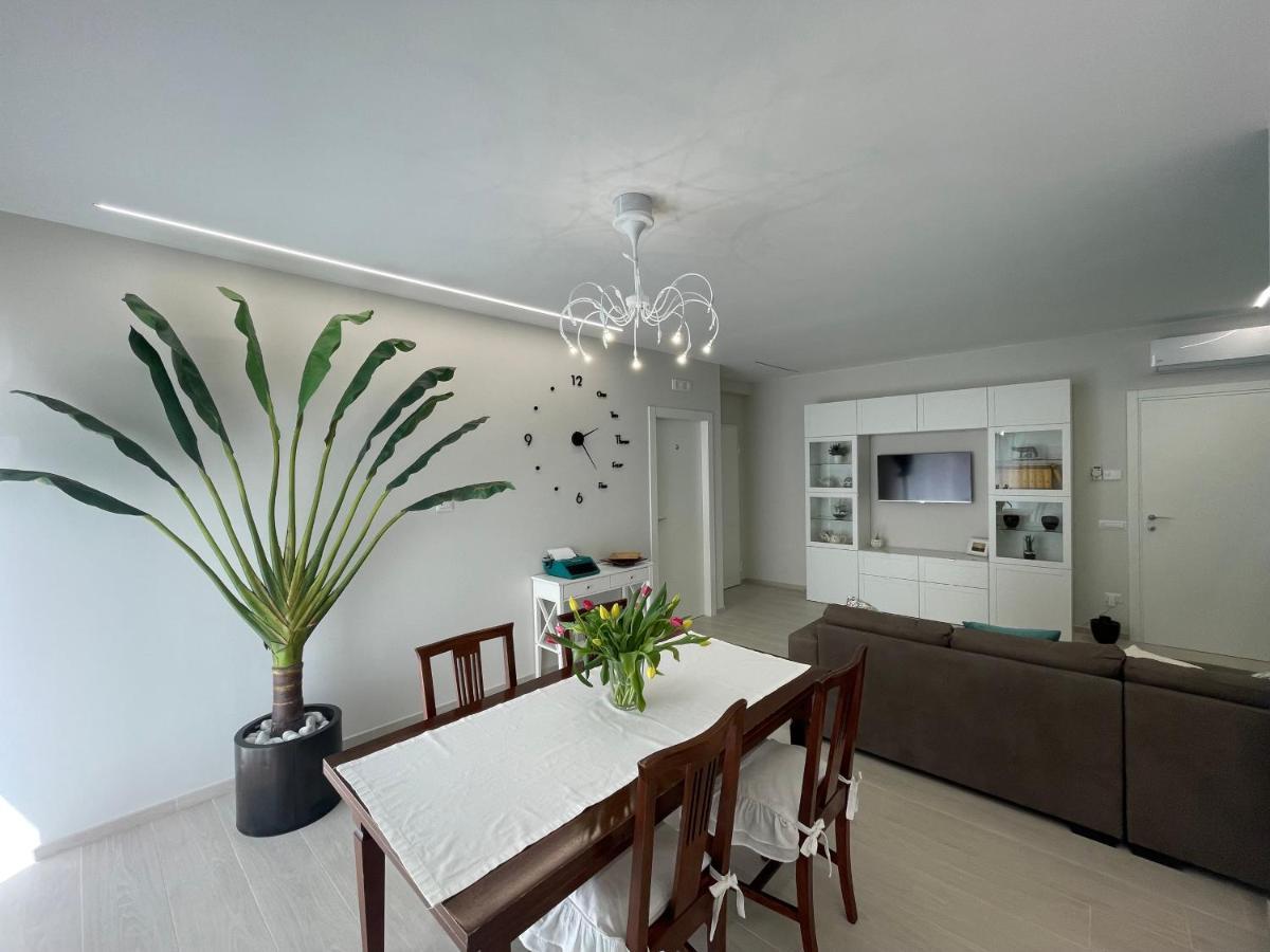 Otium Rooms / Camere E Appartamenti Morrovalle Екстер'єр фото